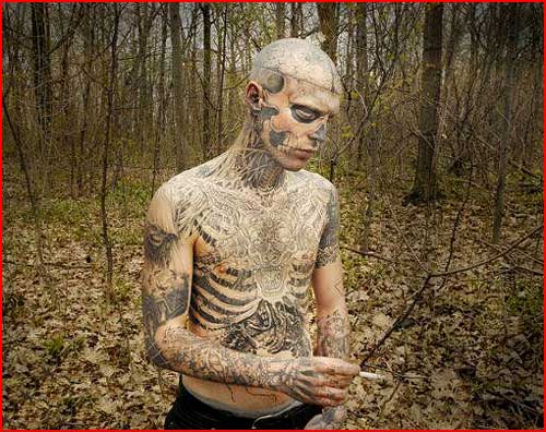 Человек-татуировка 
(гей блюсик 2091)